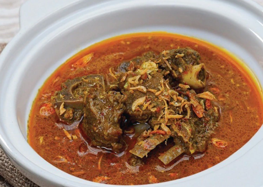 review-makanan-gulai-kambing-dengan-bumbu-rempah
