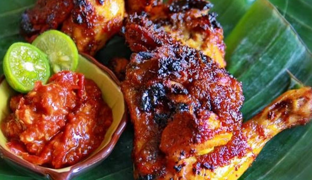 review-makanan-ayam-bakar-madu-dengan-rasa-manis-gurih