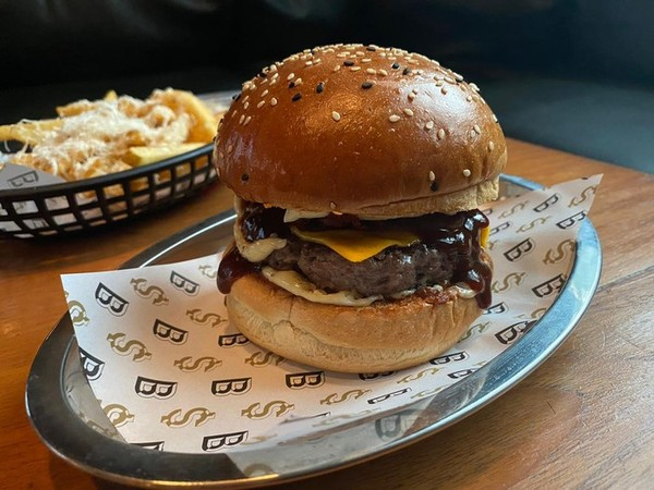 Review Burger Premium yang Sedang Populer Saat Ini