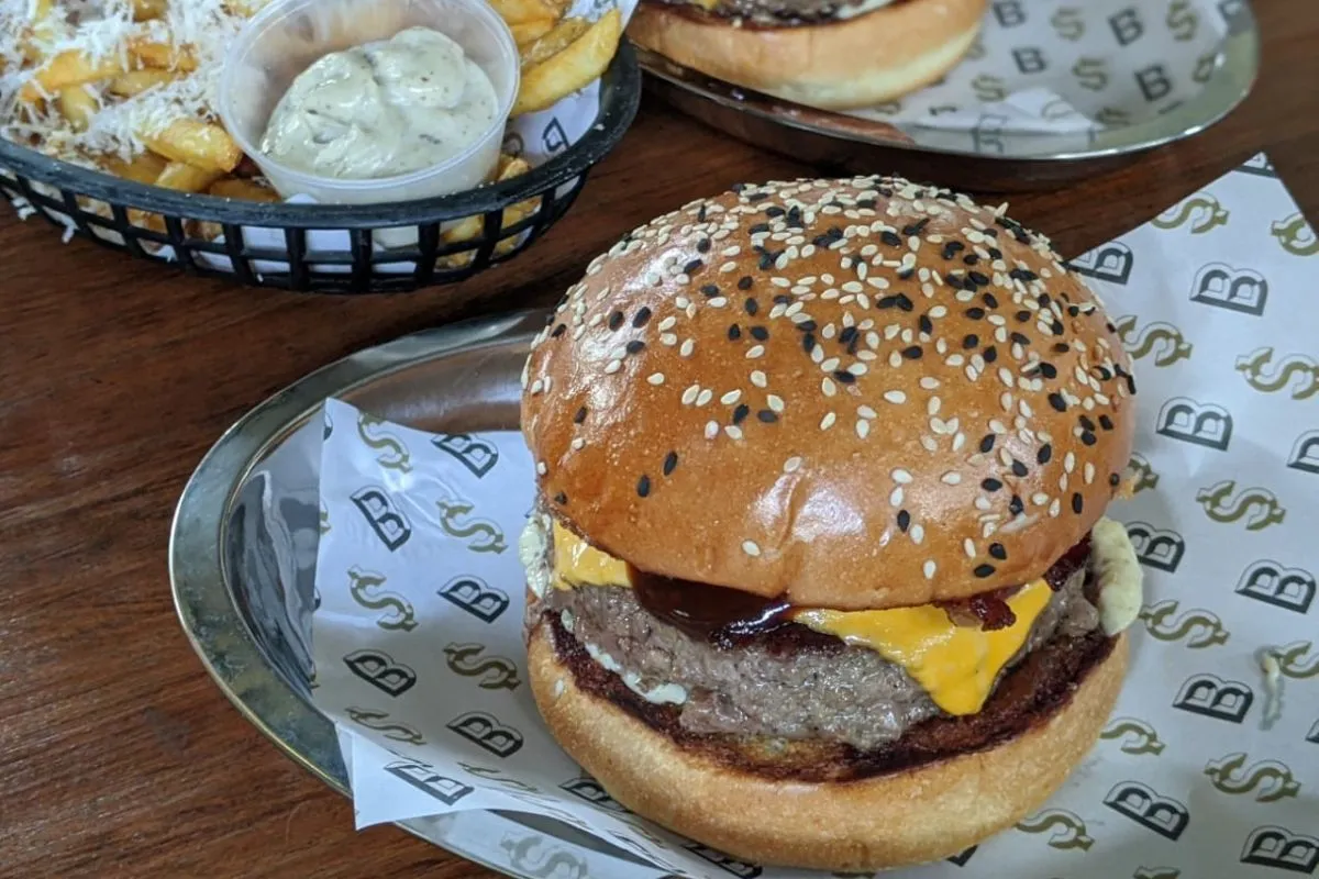 Review Burger Premium Apakah Benar Sebanding Dengan Harga